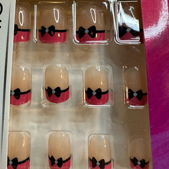 🩷5/$10 Sassy+Chic Fashion Nails with Pink and Black Bow Design - Picture 3 of 6